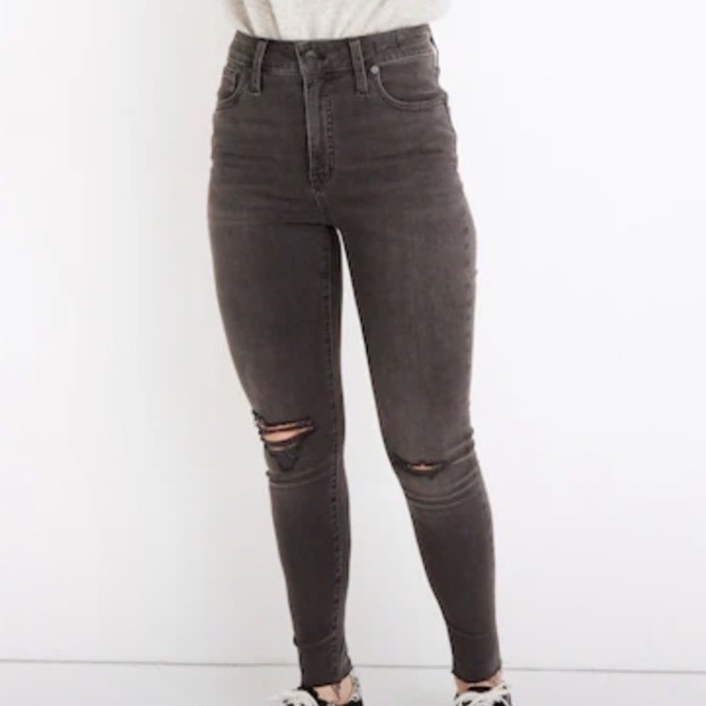 Madewell | Women's Black Sea Distressed Curvy High Rise Skinny Jeans, Size 26